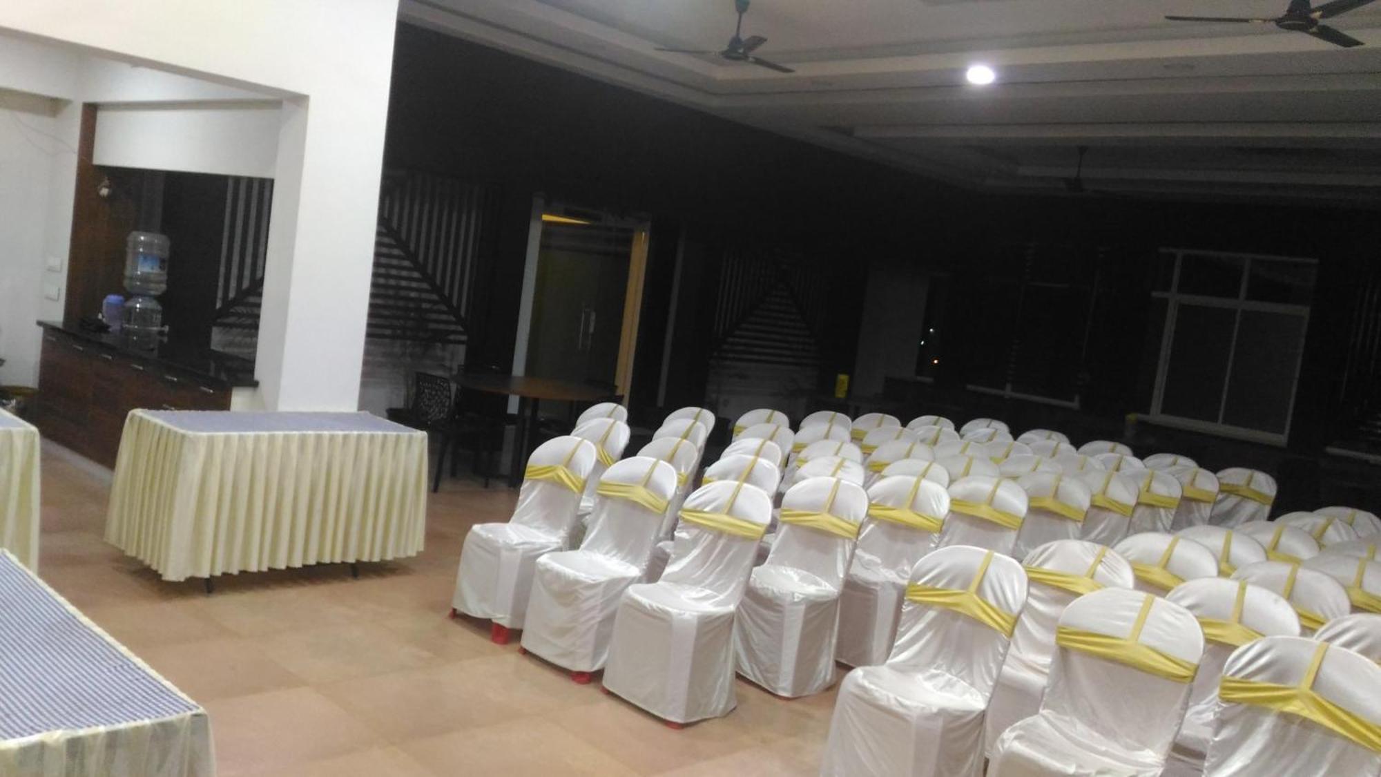 The Southgate Business Hotel Thiruvananthapuram Esterno foto